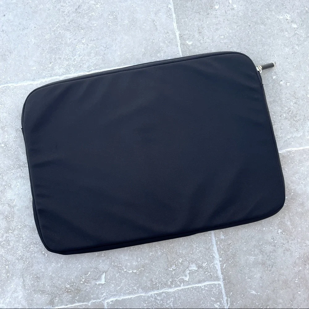 LEVENGER Black Nylon & Leather Trim Soft Padded Laptop Sleeve Case Folio